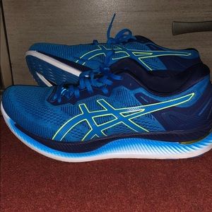 ASICS Gliderides size 12